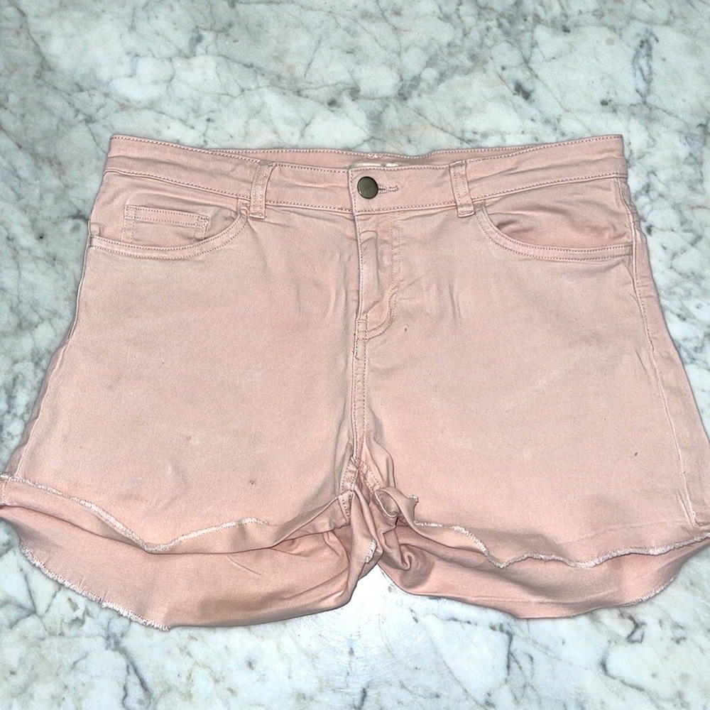 Women’s H&M pink shorts
